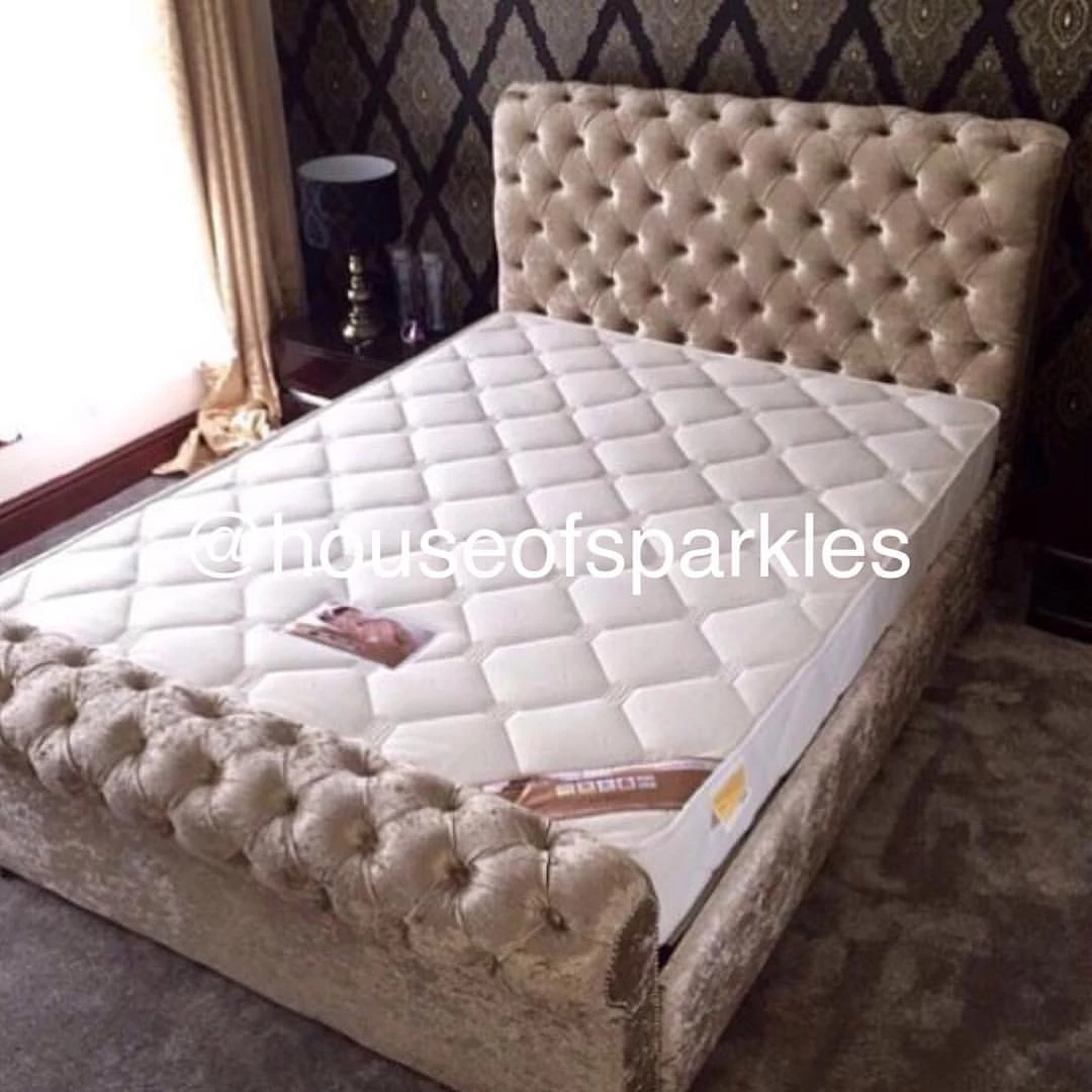 FIL Sleigh Chesterfield Crushed Velvet Bedframe 15 FIL Sleigh Chesterfield Crushed Velvet Bedframe