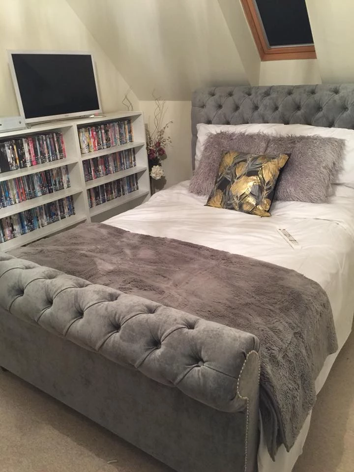 FIL Sleigh Chesterfield Crushed Velvet Bedframe 17 FIL Sleigh Chesterfield Crushed Velvet Bedframe