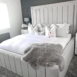 FIL AMELIA BED IN PLUSH VELVET BED COLLECTION