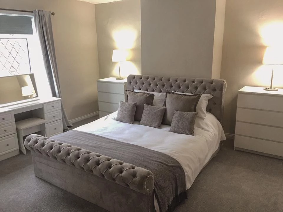 FIL Sleigh Chesterfield Crushed Velvet Bedframe 12 FIL Sleigh Chesterfield Crushed Velvet Bedframe