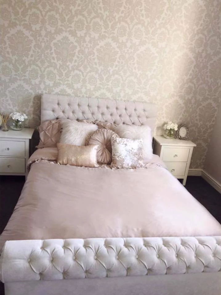 FIL Sleigh Chesterfield Crushed Velvet Bedframe 14 FIL Sleigh Chesterfield Crushed Velvet Bedframe