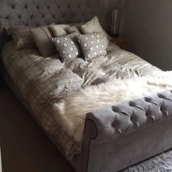 FIL Sleigh Chesterfield Crushed Velvet Bedframe 46 FIL Sleigh Chesterfield Crushed Velvet Bedframe