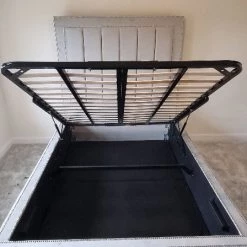 FIL AMELIA BED IN PLUSH VELVET BED COLLECTION