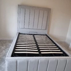 FIL AMELIA BED IN PLUSH VELVET BED COLLECTION