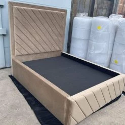 FIL DUKE BED IN PLUSH VELVET BED COLLECTION