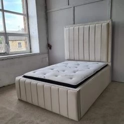 FIL AMELIA BED IN PLUSH VELVET BED COLLECTION