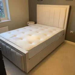 FIL BED COLLECTION CARMINE BED IN PLUSH VELVET