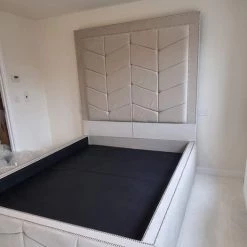 FIL KNIGHTSBRIDGE BED IN PLUSH VELVET