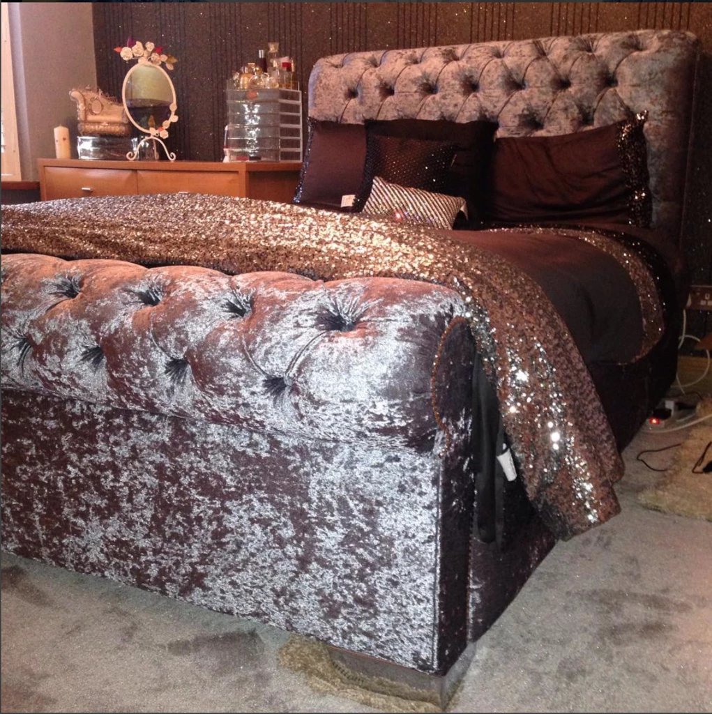 FIL Sleigh Chesterfield Crushed Velvet Bedframe 5 FIL Sleigh Chesterfield Crushed Velvet Bedframe