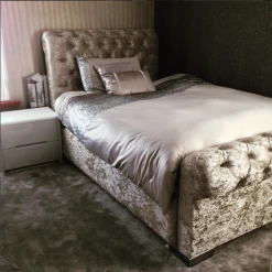 FIL Sleigh Chesterfield Crushed Velvet Bedframe 53 FIL Sleigh Chesterfield Crushed Velvet Bedframe