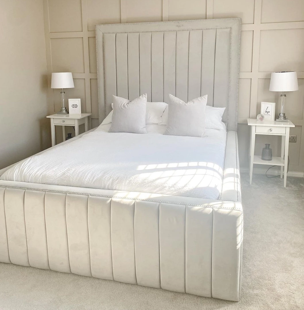 FIL AMELIA BED IN PLUSH VELVET BED COLLECTION